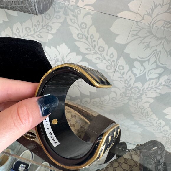 Black and Gold Chanel Cuff - One Size - Picture 6 of 9